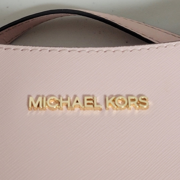 Michael Kors Jet Set Saffiano Leather Chain Shoulder Bag. - Picture 7 of 13